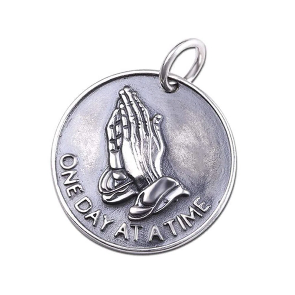 Collana ciondolo pendente medaglia moneta con mani in preghiera in argento sterling 925 per uomo donna