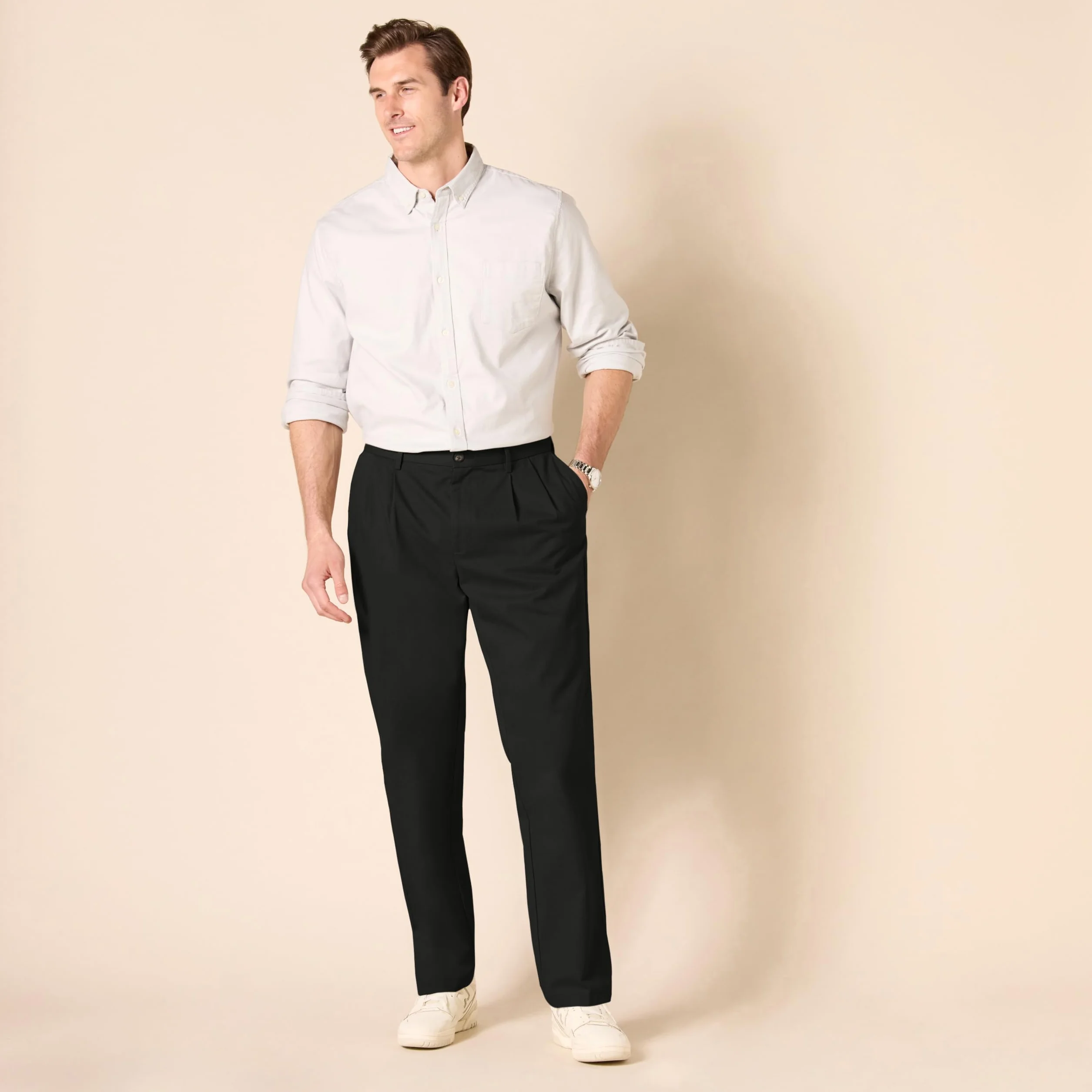 Amazon Essentials Pantaloni Chino Plissettati Anti-Piega, Vestibilità Classica (Disponibili in Taglie Forti) Uomo
