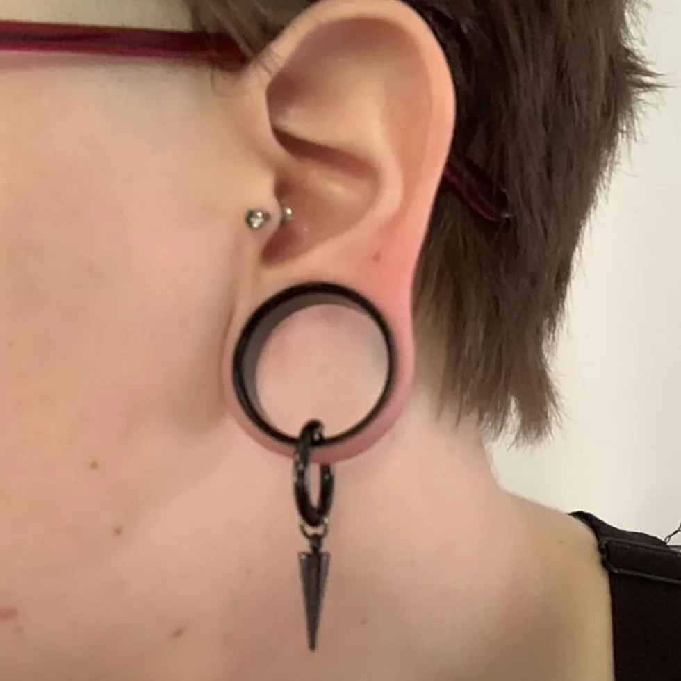 DOEARKO Dilatatori Lobo 1 Paia Dilatatore Piercing Orecchio in Acciaio Inossidabile Nero Cerchio Ear Stretching Piercing Corpo Gioielli per Uomini e Donne 8-22mm