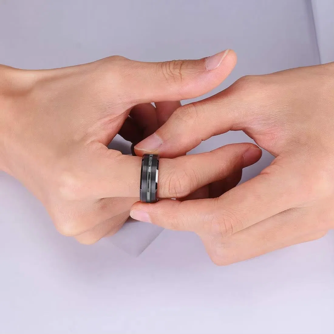 ZENSE - Anello da uomo in acciaio nero opaco con scanalatura ZR0170