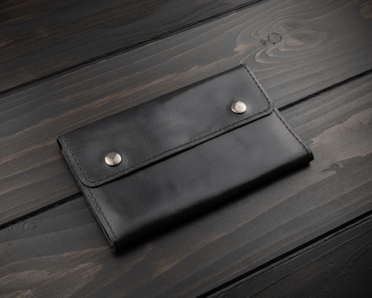 Portatabacco in Vera Pelle Artigianale – Astuccio Porta Tabacco con Zip e Tasche per Cartine, Filtri e Accendino - Made in Italy (Nero)