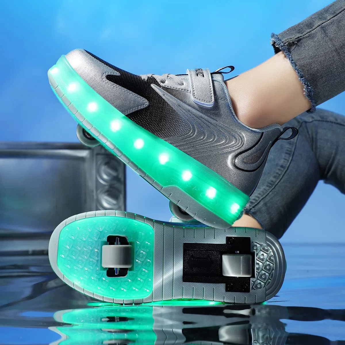 Ragazzi e Ragazze LED Glow Multicolor USB Ricarica Scarpe da Skateboarding Tecnologia Ruote Retractable Outdoor Esercizio Scarpe Sportive Regalo dei Bambini