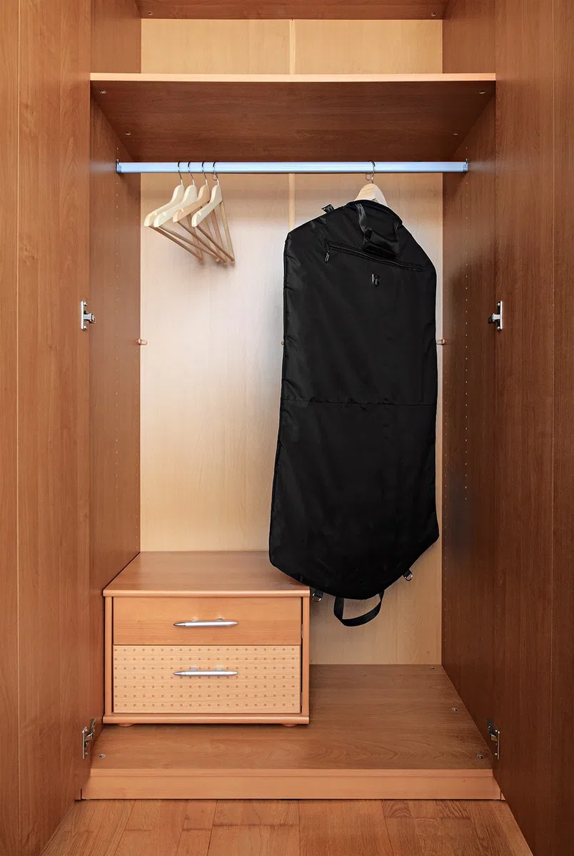 TRAVANDO Porta Abiti da Viaggio con Tasca Computer 15” integrata, Cinghia tracolla - Borsa con Manici, Copriabito, Custodia camicie indumenti, Carrier indumenti, Valigia Vestito Business