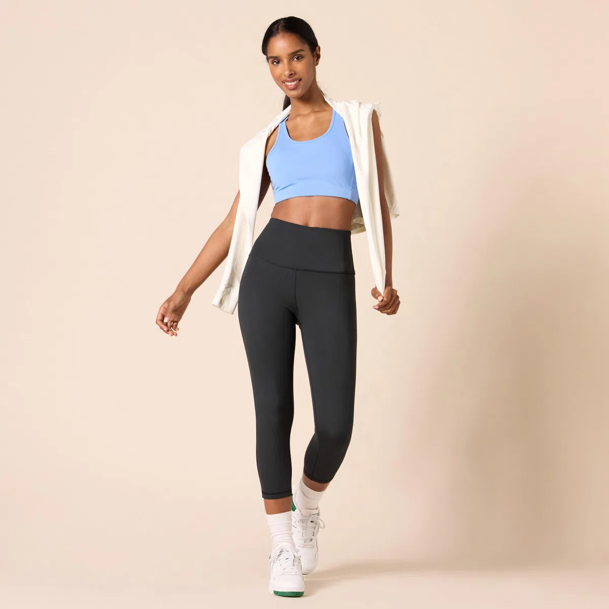 Amazon Essentials Donna Leggings Capri Sportivi Modellanti per Allenamento a Vita Alta (Disponibili in Taglie Forti)