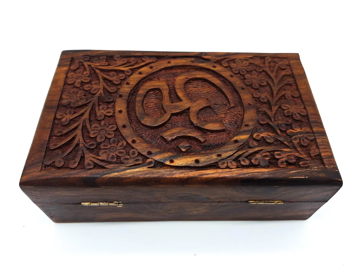 Scatola in legno fatta a mano, misura L, con simbolo Mantra Om Aum, ideale come regalo, spiritualità Lifestyle India (taglia L 20 x 12,5 x 7 cm, peso circa 600 g)
