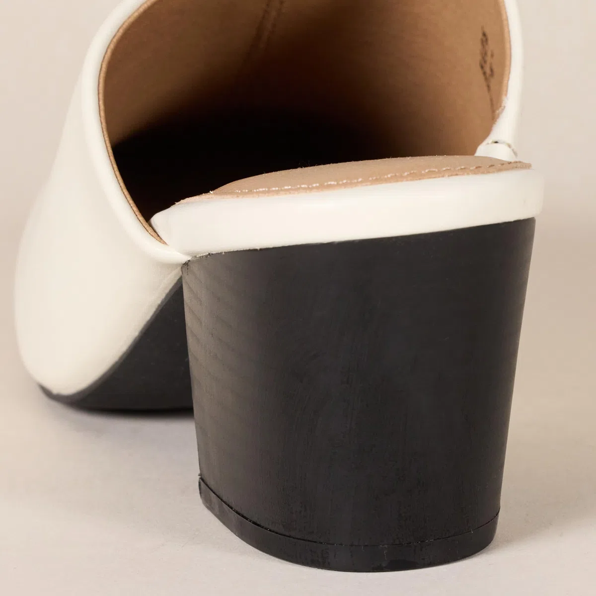 Amazon Essentials Donna Mule con Punta Quadrata