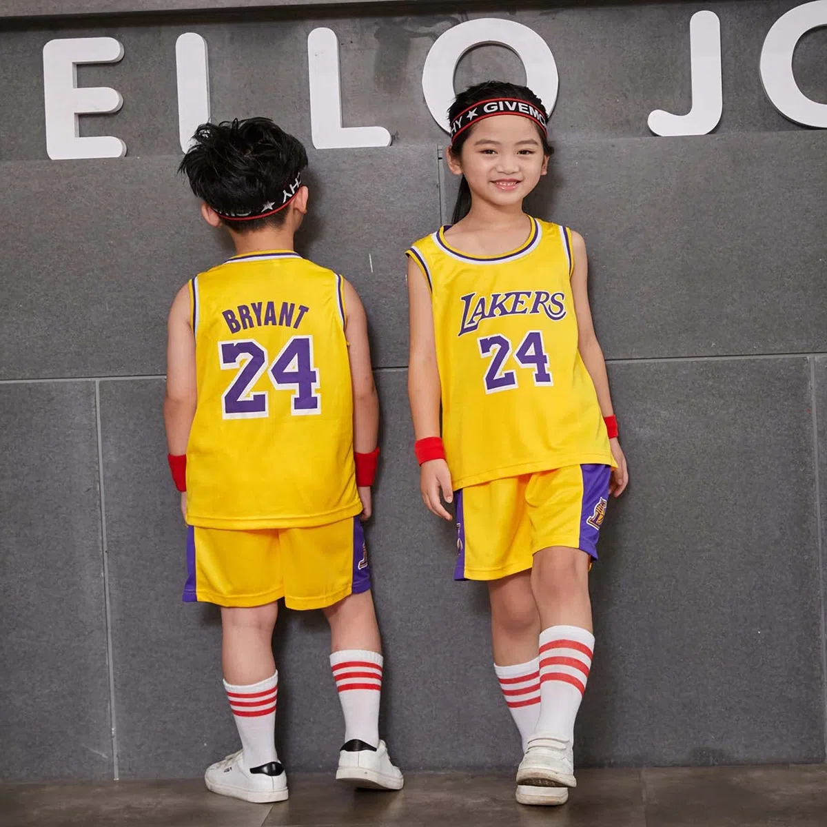 Kit di Maglia da Basket Bambini Fans Jersey Boys Sportswear Gilet da Basket Senza Maniche Top e Pantaloncini Sport Set Tuta Estiva Regali per Ragazzi Grils