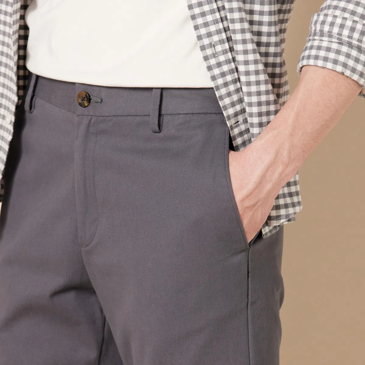 Amazon Essentials Uomo Pantaloni Chino da Lavoro a vestibilità Aderente Anti-Piega e Senza Pince