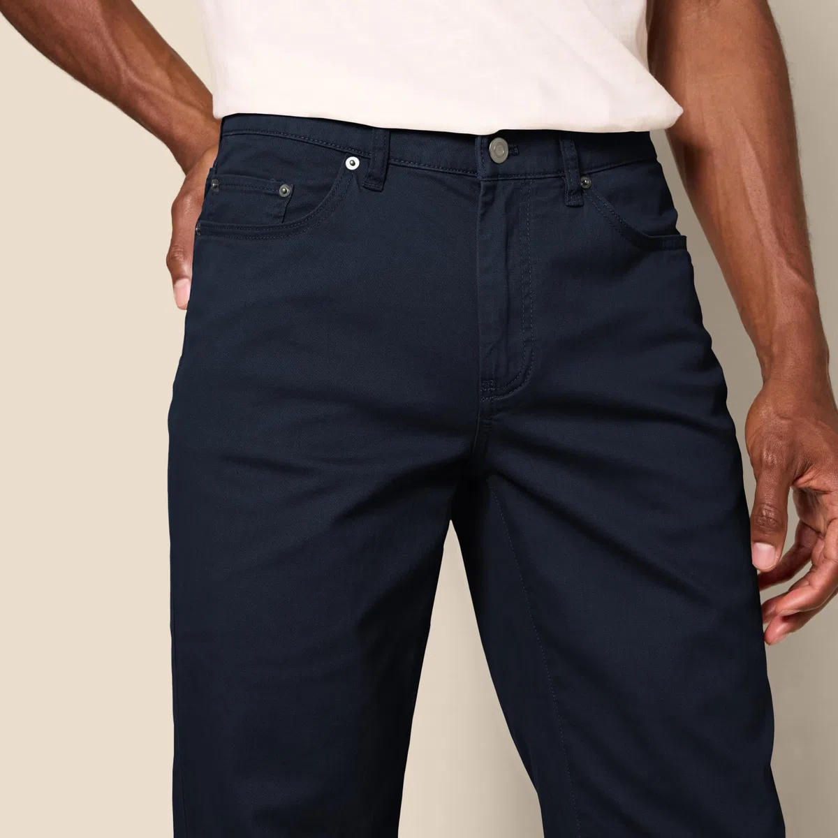 Amazon Essentials Pantaloni in Twill Elasticizzati con 5 Tasche e vestibilità Sportiva (Disponibile nelle Taglie Big & Tall) Uomo