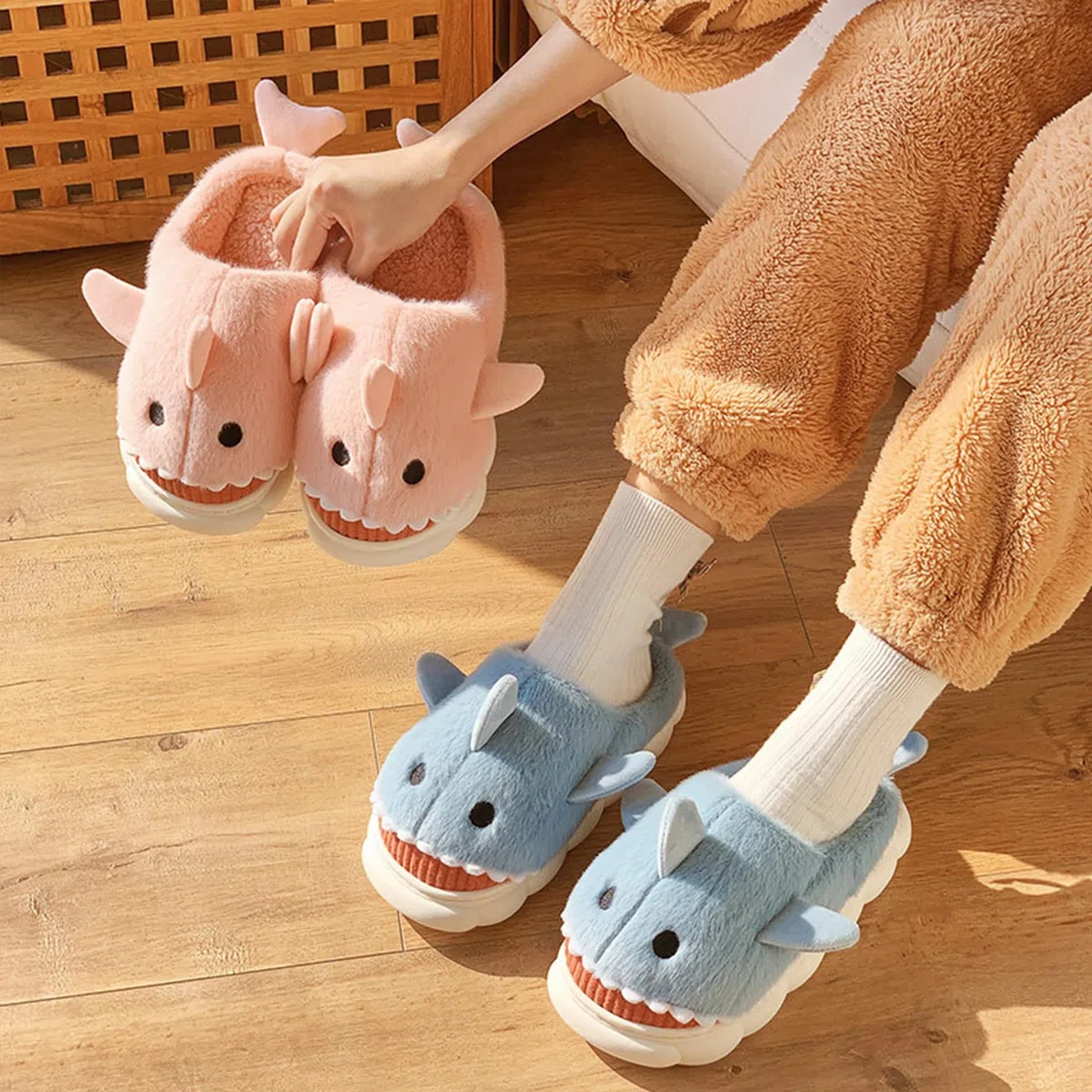 dressfan Pantofola Squalo Peluche,Carino Animale Squalo Pantofole da Casa Comode Caldo,Silenzioso Spessore Morbido Antiscivolo Memory Foam Slipper,Inverno Pantofole Divertenti per Donne & Uomo
