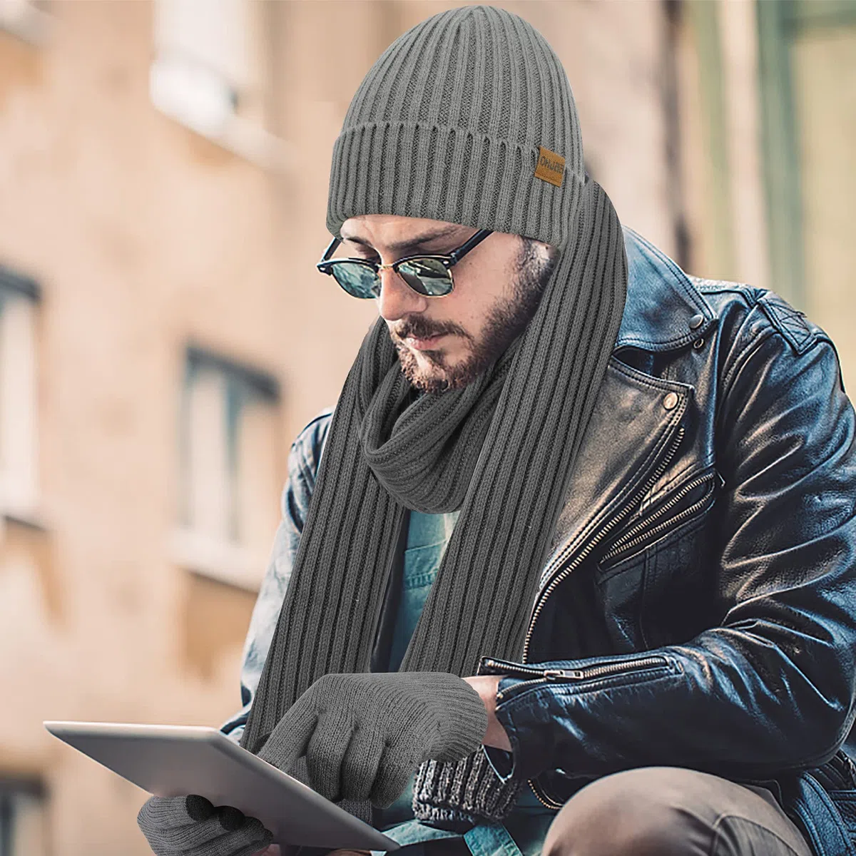 TAGVO Set Invernale Uomo: Guanti Touch Screen, Sciarpa Lunga e Cappello In Maglia - Regalo Morbido Per Outdoor