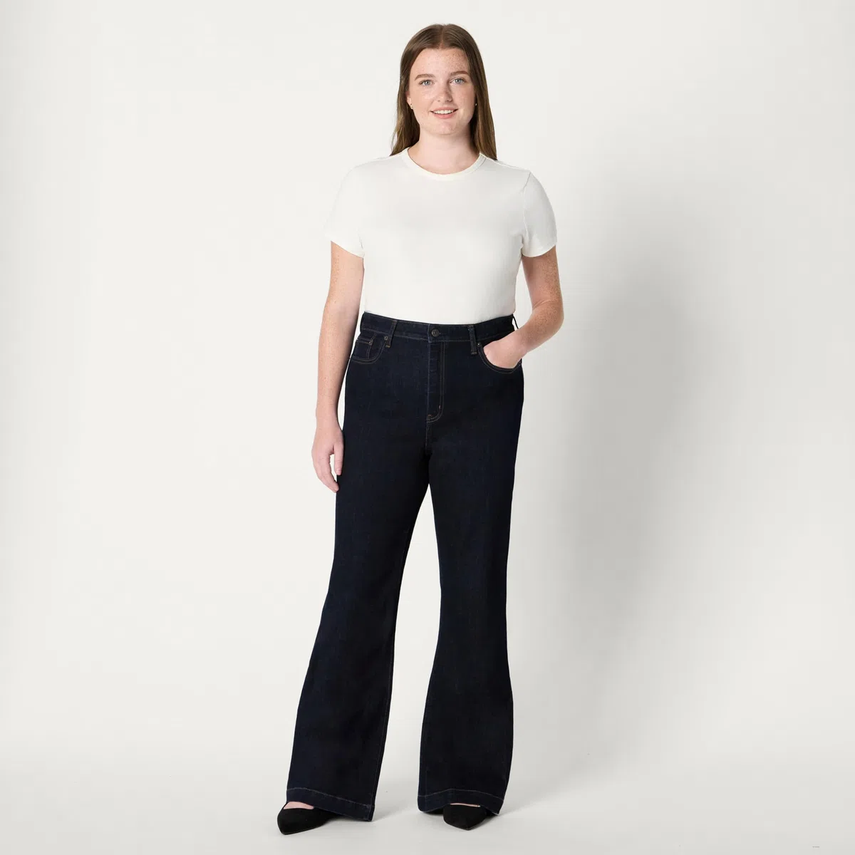 Amazon Essentials Jeans a Vita Alta che Valorizzano le Forme, a Zampa di Elefante, Super Elasticizzati Donna