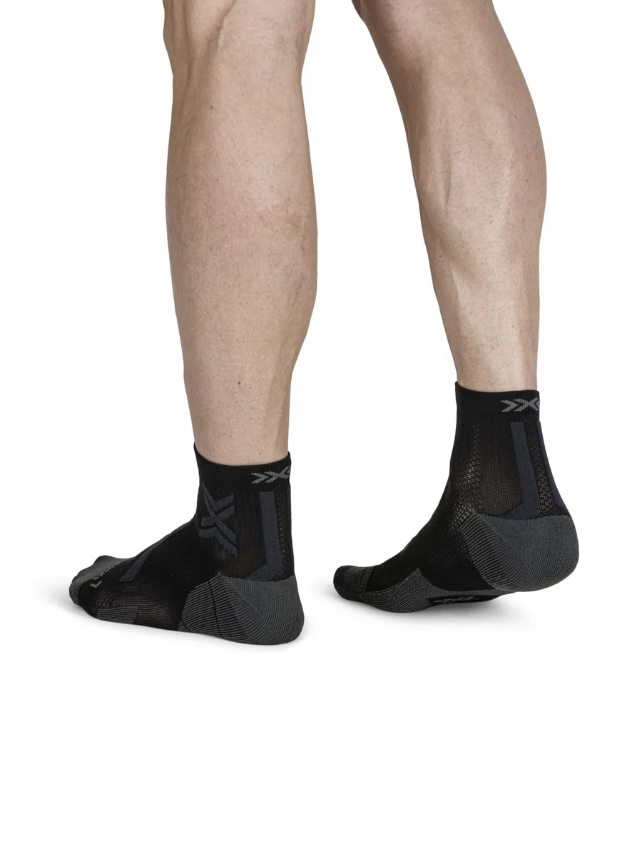 X-Socks Trailrun Discover Ankle Socks - comfort e protezione per trail running, con rete traspirante, controllo della temperatura e design resistente per avventure all'aperto - Blu/Nero, 45-47