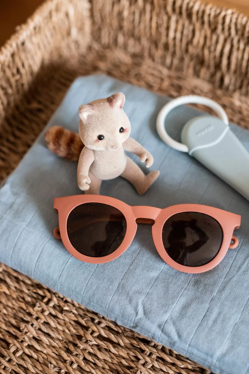 BÉABA, Occhiali Da Sole Per Bambini 4-6 Anni, Protezione 100% UV - CAT 3, Protezione Laterale, Comfort Ottimale, Aste Regolabili A 360°, Adattabili Alla Vista, Collezione Retro
