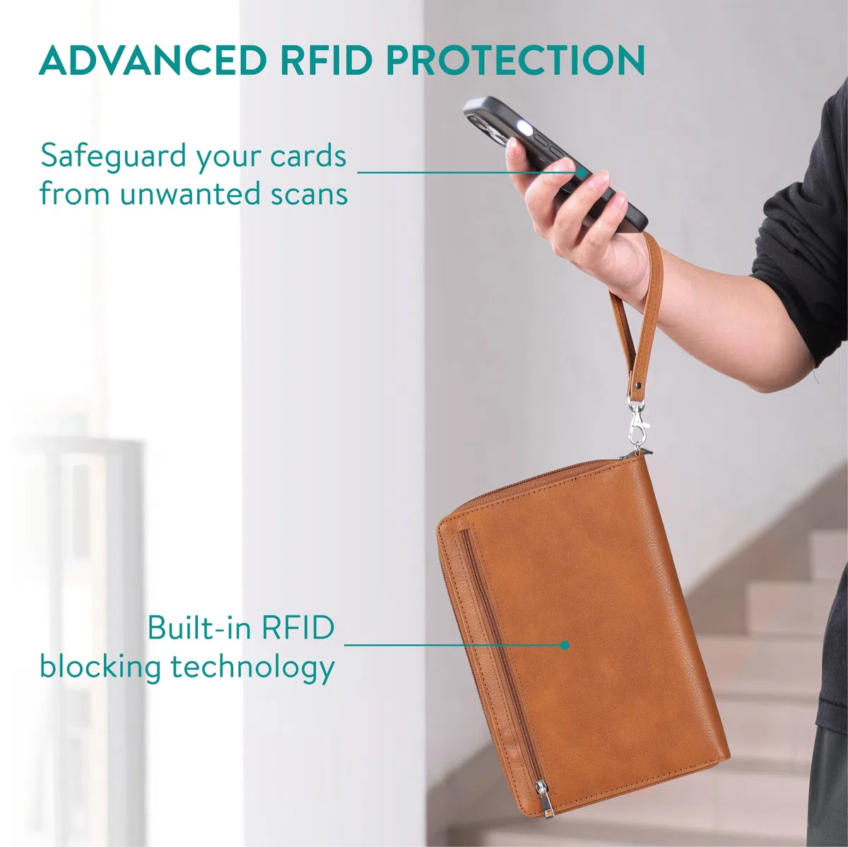 Navaris Porta Documenti da Viaggio - Passport Holder - Travel Wallet - Portadocumenti - Custodia Porta Passaporto e Carte - Portafoglio per Famiglie - Pelle PU Marrone Impermeabile