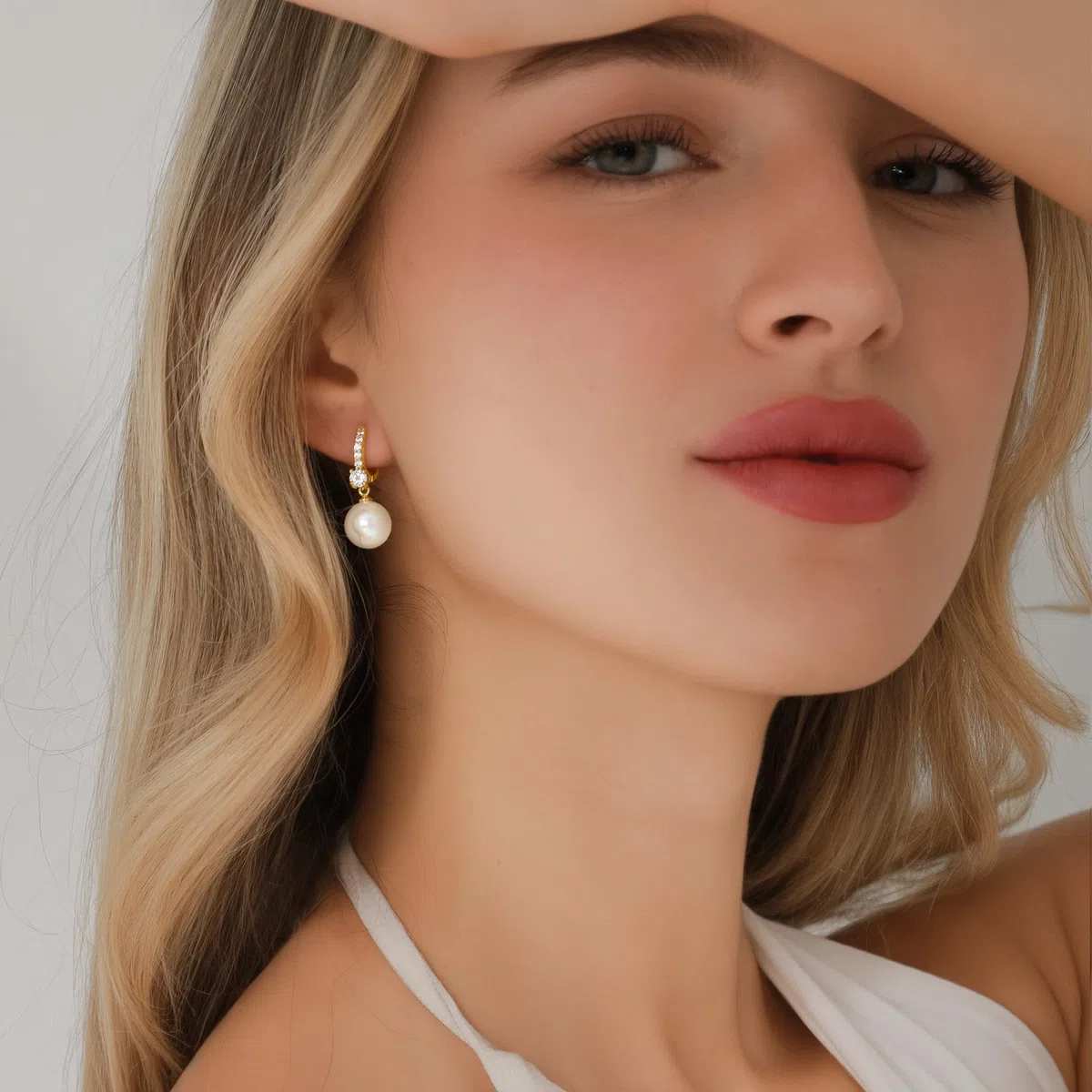 Kesaplan Orecchini con perle per donne e ragazze, placcati in oro 14 K, ipoallergenici, con zirconia cubica 5A, orecchini pendenti eleganti gioielli per regali