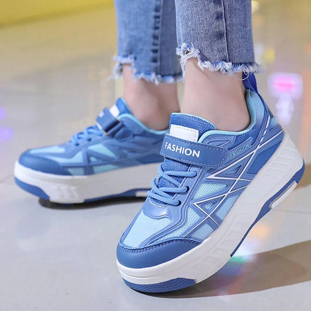 Surwin Scarpe con Rotelle Bambino, Scarpe con Ruote 2 in 1 Fibbia in Nylon Sneaker con Rotelle Bambini Ragazzo Ragazza Unisex Sneaker Skateboard Traspirante per Feste Compleanno