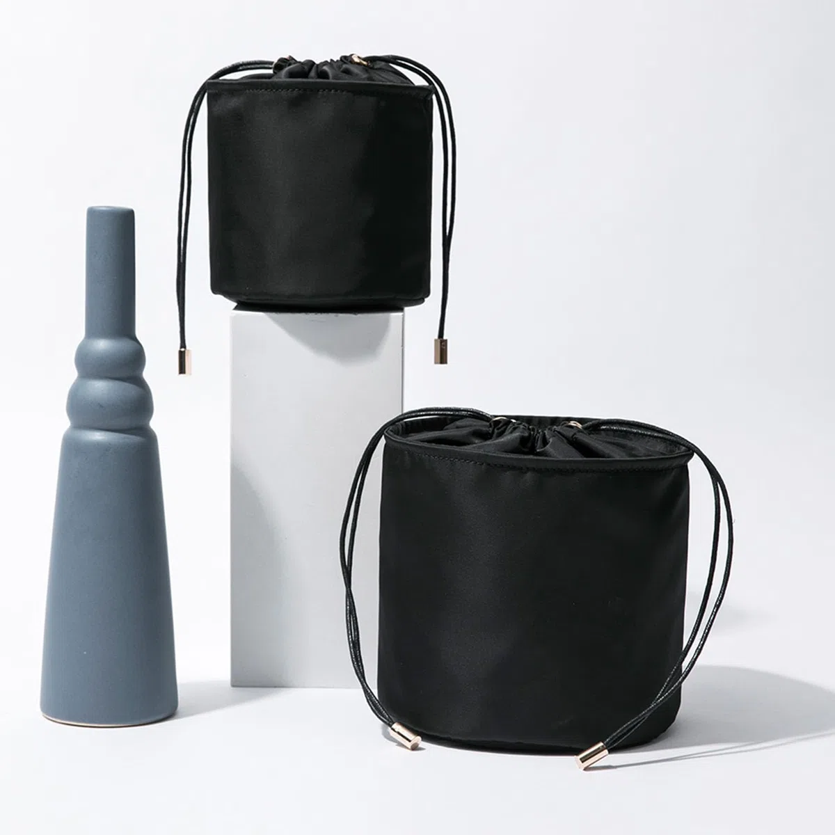 Organizer Alto da Donna in Tela, Rotondo per Borsetta e Cosmetici, Borsa per Trucchi (L, Nylon, Nero)