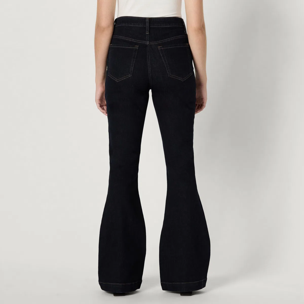 Amazon Essentials Jeans a Vita Alta che Valorizzano le Forme, a Zampa di Elefante, Super Elasticizzati Donna
