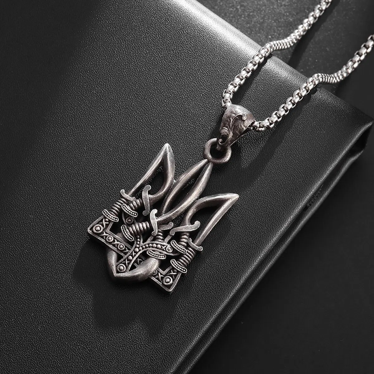 FFZHZHF Collane da uomo Gioielli da donna Retro Punk Nettuno Po eidon Collana con tridente Ucraina Emblema nazionale Ciondolo adatto per uomo Gioielli alla moda alla moda Acce orie Regalo