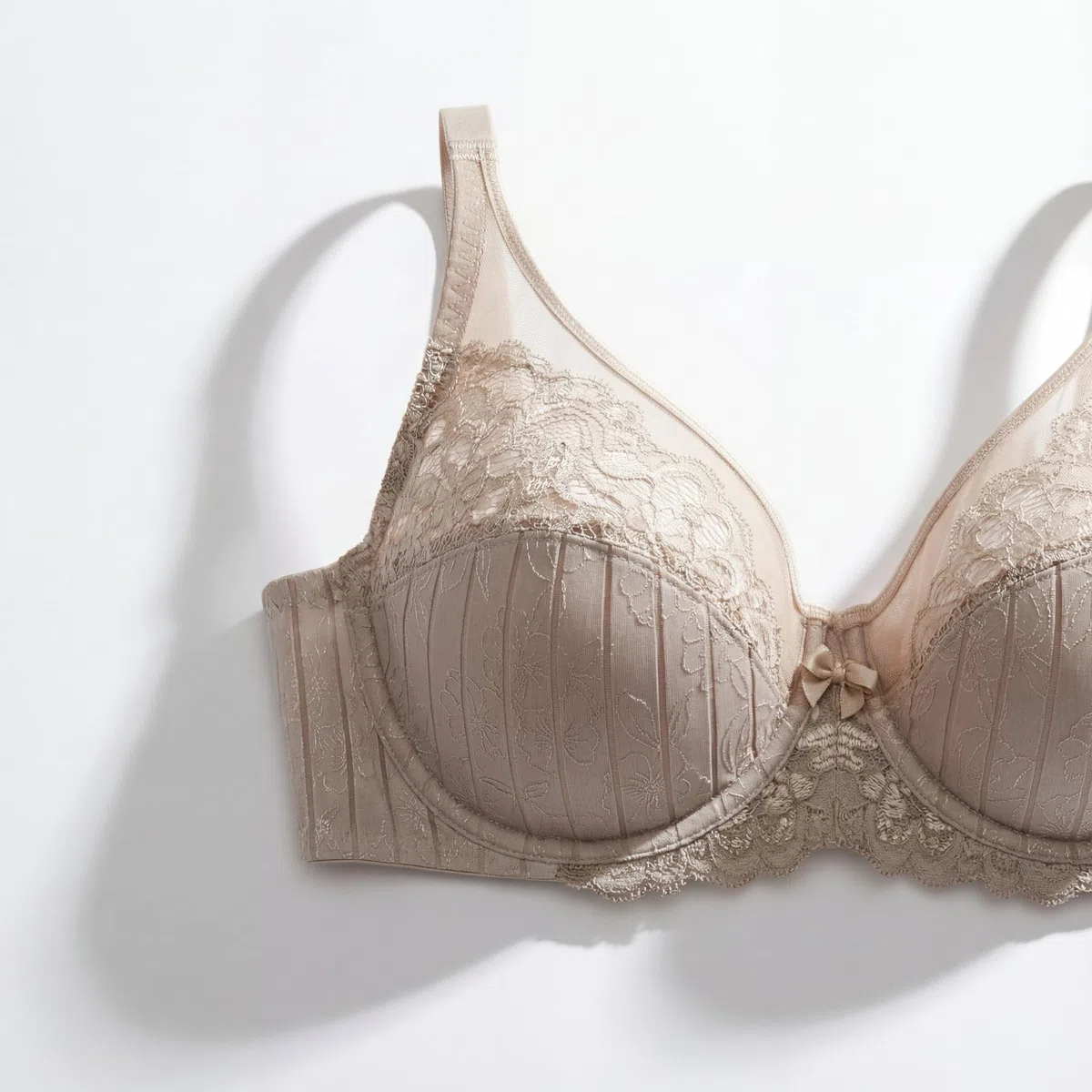 Selene, Reggiseno Contenitivo Donna in Pizzo, con Ferretto e Senza Imbottitura, Collezione Mariluz