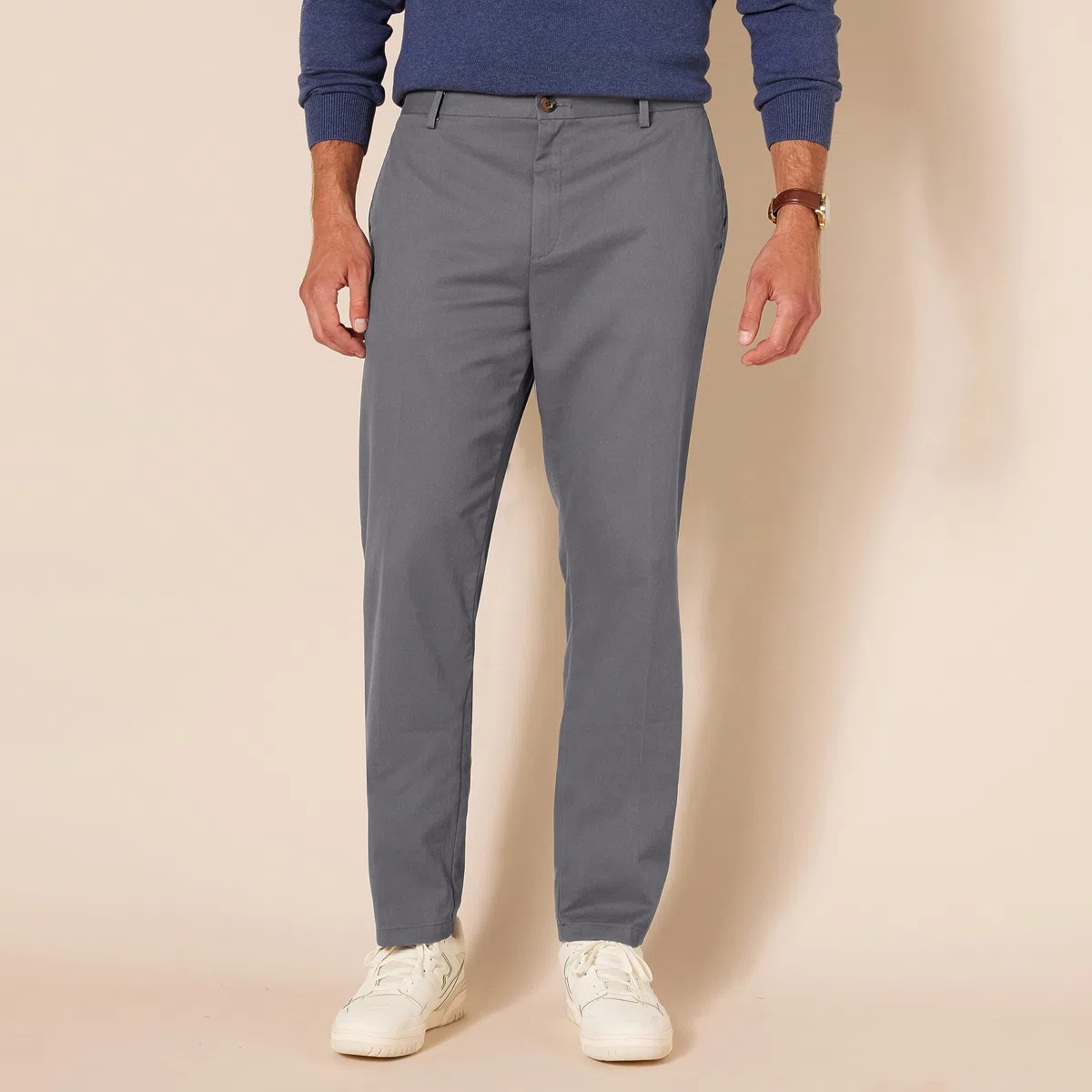 Amazon Essentials Uomo Pantaloni Chino da Lavoro a vestibilità Aderente Anti-Piega e Senza Pince