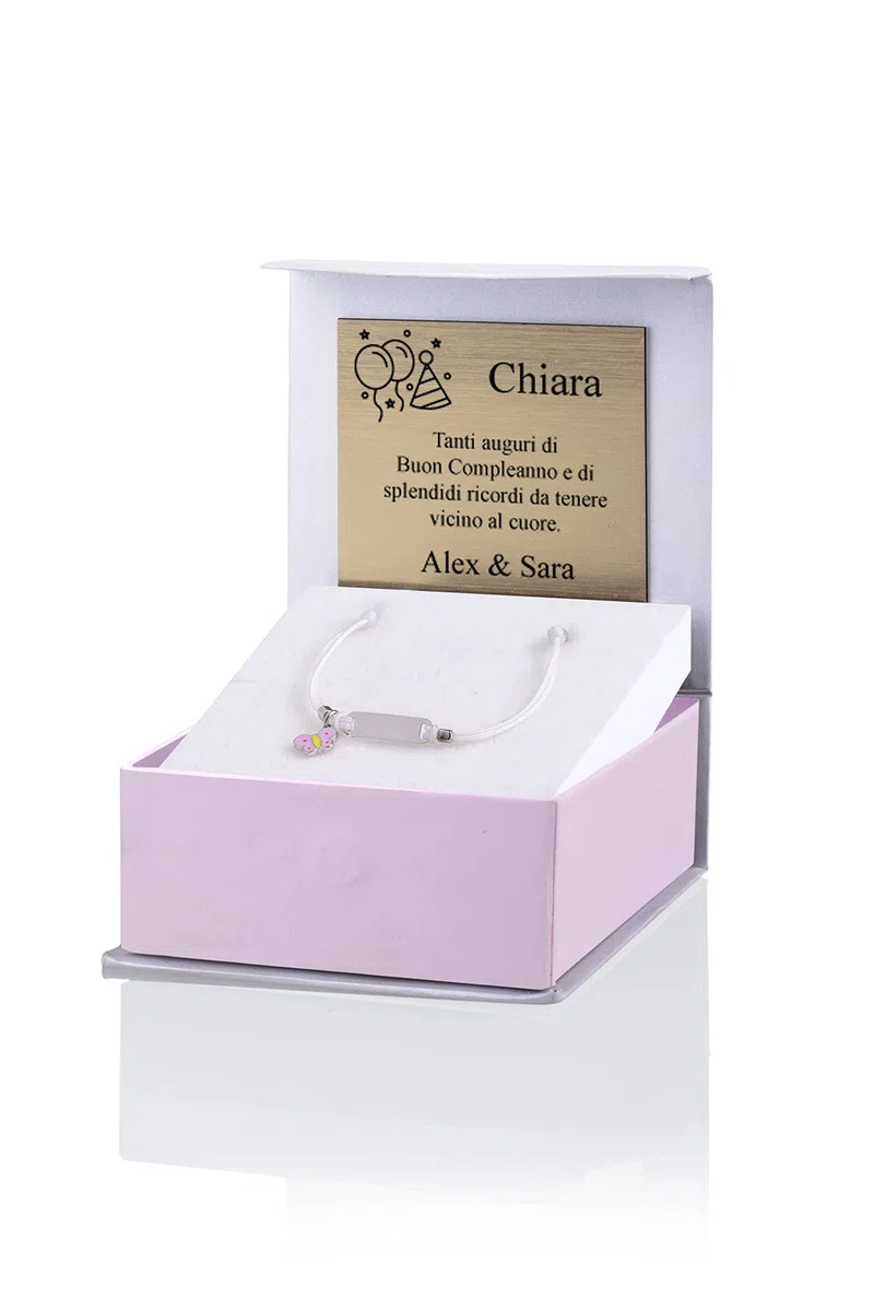 Sakrami Bracciale Argento 925 Bimba Cordoncino Bianco Farfalla Rosa Piastrina Incidibile Kids Collection + Confezione Regalo Personalizzata - Braccialetto per Nascita Comunione o Battesimo