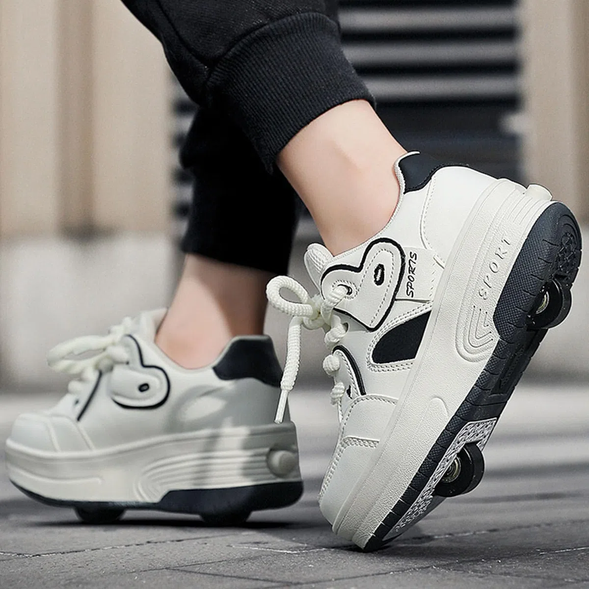 Surwin Scarpe con Rotelle Bambino, Scarpe con Ruote Posteriori Retrattili, Sneaker con Rotelle Bambini Ragazzo Ragazza Unisex Sneaker Skateboard con Lacci Traspirante, 31 EU-40 EU