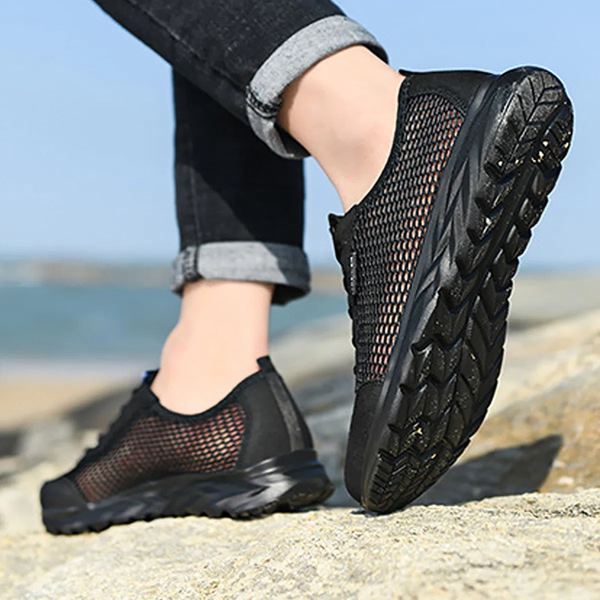Scarpe sportive da uomo leggere traforate, traspiranti, comode: sneaker da uomo in tinta unita, antiscivolo, per l'uso quotidiano, scarpe da fitness, scarpe da jogging super morbide