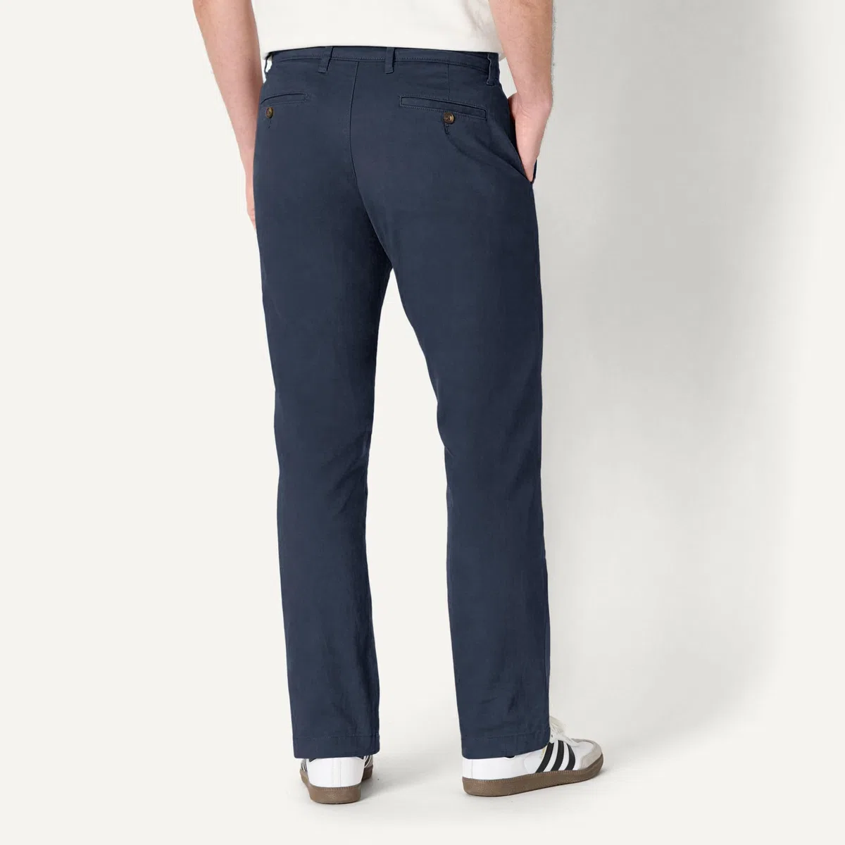 Amazon Essentials Pantaloni Chino Elasticizzati Comodi Effetto Slavato, Vestibilità Atletica Uomo