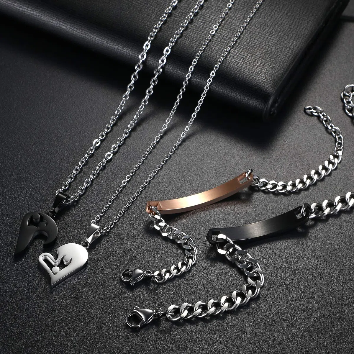 OIDEA Set Collana e Bracciale Coppia Lovers,Collana con Pendente Puzzle Cuore 'I Love You' Mosaico Strass,Braccialetto “Her King” “His Queen” Regalo per Amante o Migliore Amico/Amica