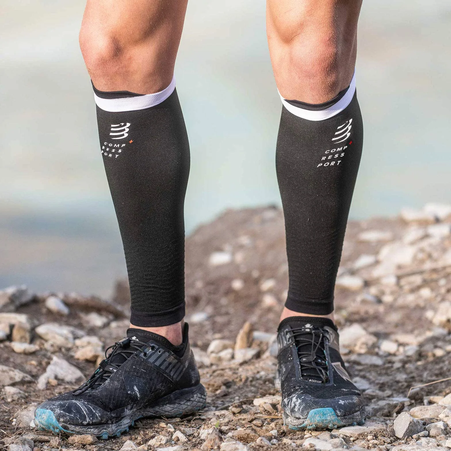 Compressport - R2V2 - Gambaletti di Compressione per Polpacci - Protezione Muscolare, Prestazioni e Recupero - Ultraleggero e Anti-Fatica - Corsa, Ciclismo, Trail e Triathlon