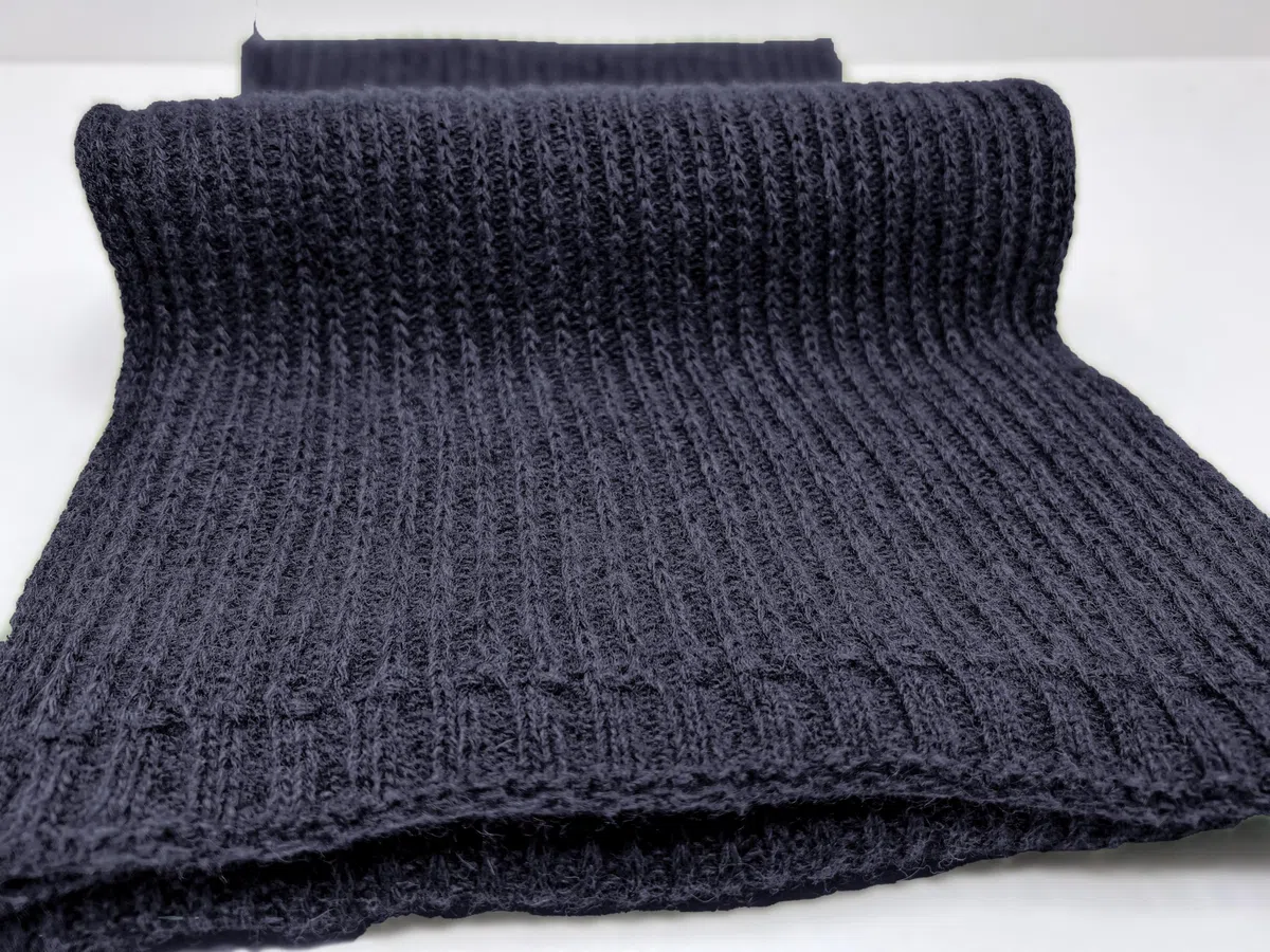 Sciarpa lavorata a maglia in lana - Stile maglia inglese a coste - Unisex - Artigianale, Made in Italy