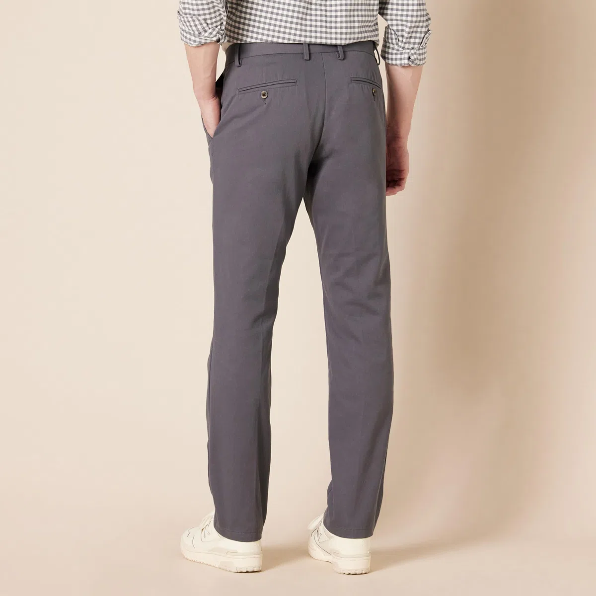 Amazon Essentials Uomo Pantaloni Chino da Lavoro a vestibilità Aderente Anti-Piega e Senza Pince