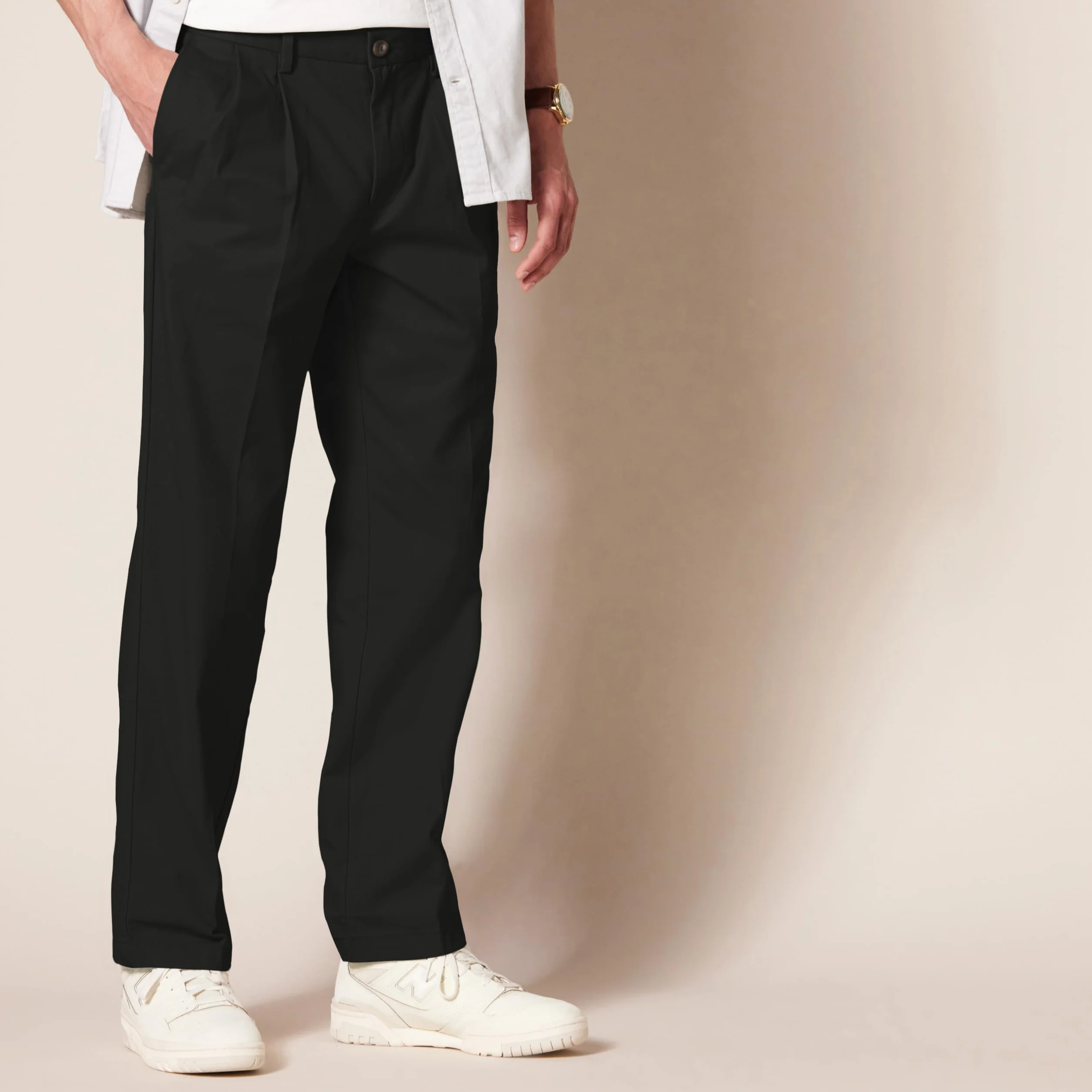 Amazon Essentials Pantaloni Chino Plissettati Anti-Piega, Vestibilità Classica (Disponibili in Taglie Forti) Uomo