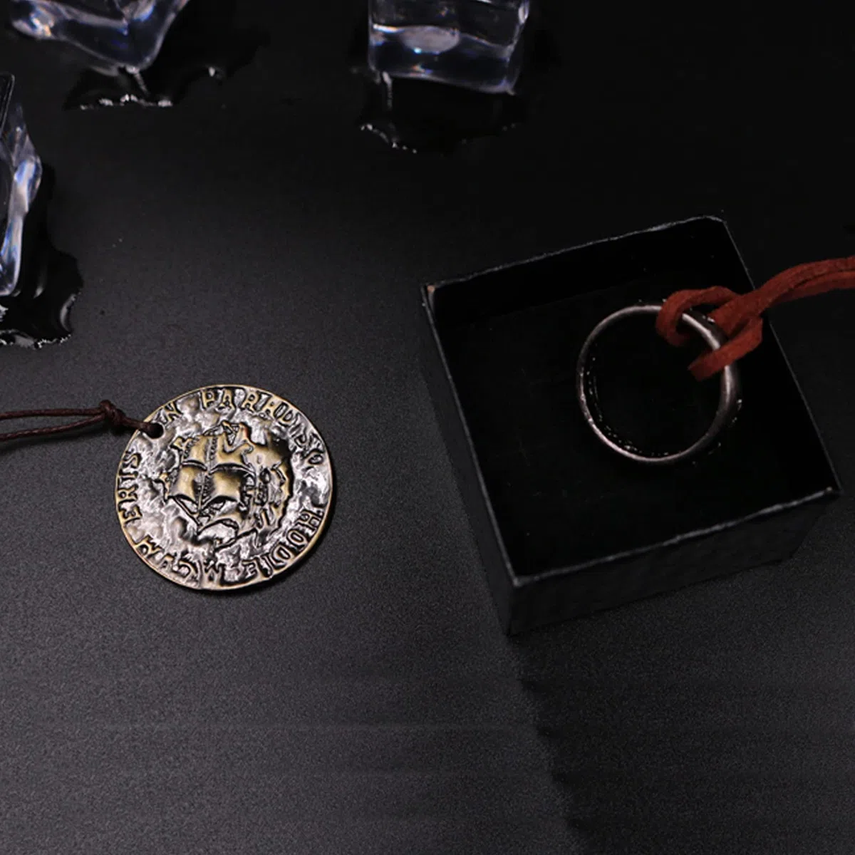 UoYu Uncharted - Set di 4 gioielli con teschio in bronzo, collana con anello e braccialetto in pelle, diario e taccuino con penna