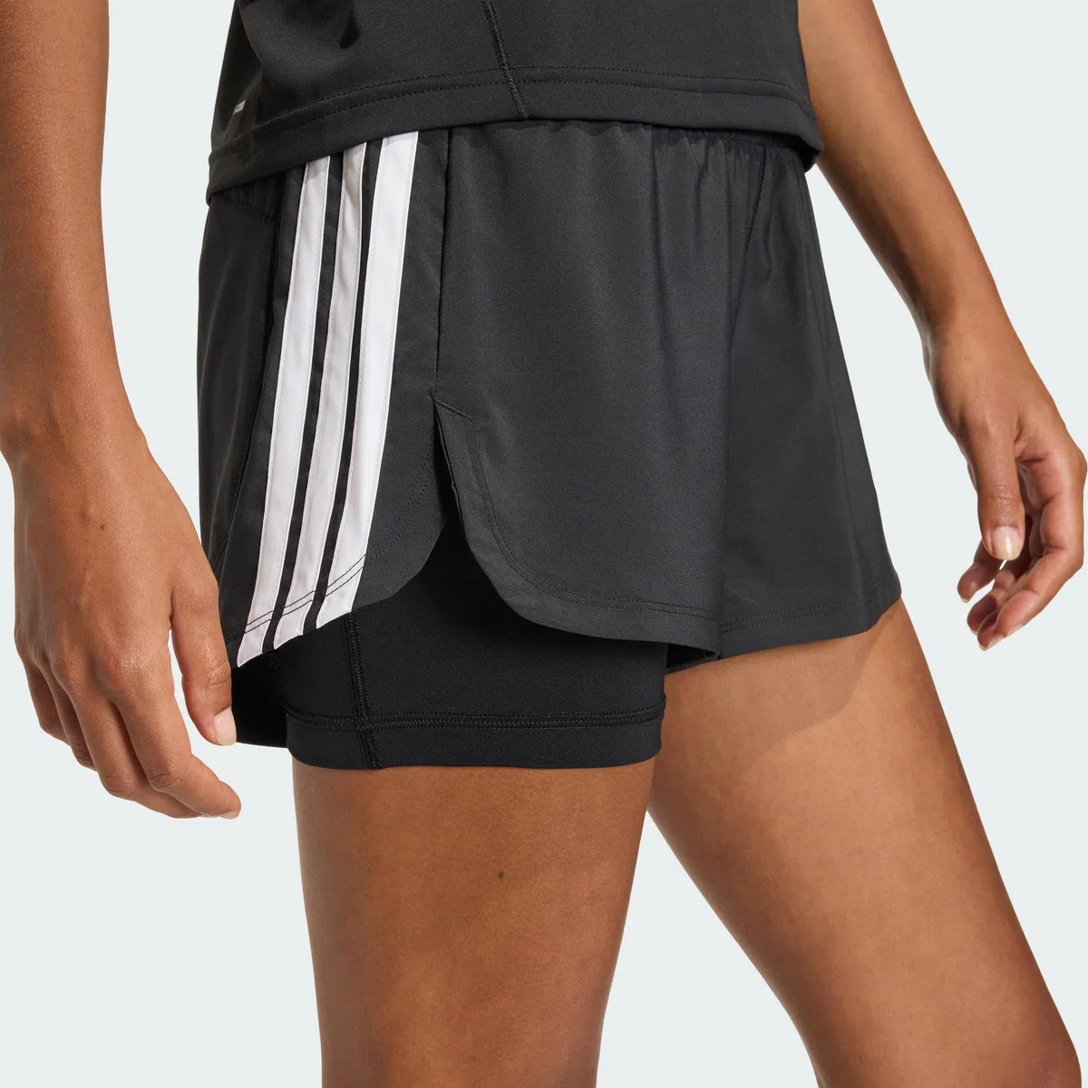 adidas Women Short Allenamento Pacer Woven 2in1