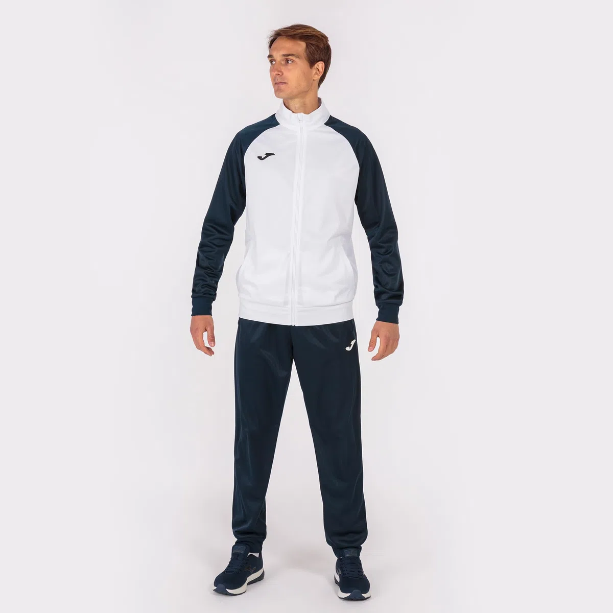 Joma Tuta Sportivo Uomo, 8XS a 3XL - Giacca con Collo Alto, Chiusura con Cerniera e Tasche - Pantaloni con Vita Elastica, Laccio e Fondo a Costine - Academy IV