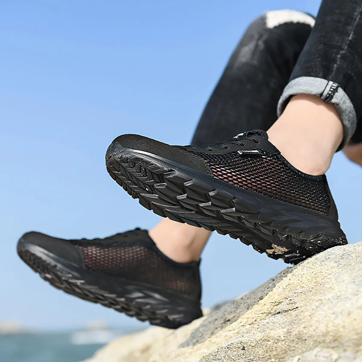 Scarpe sportive da uomo leggere traforate, traspiranti, comode: sneaker da uomo in tinta unita, antiscivolo, per l'uso quotidiano, scarpe da fitness, scarpe da jogging super morbide