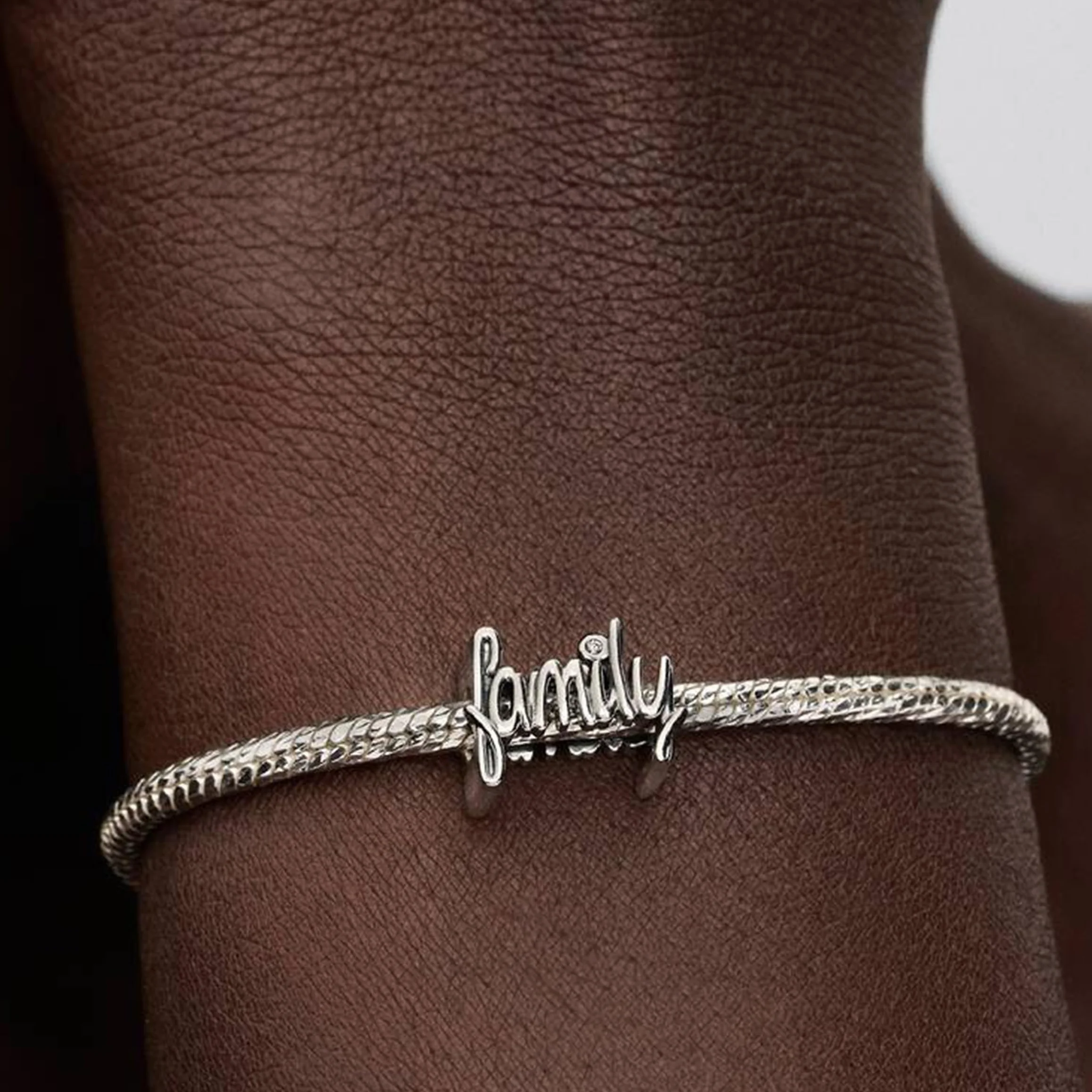 PANDORA Moments Charm Manoscritto della Famiglia in Argento Sterling con Zirconia, Compatibile con Moments, 794250C01